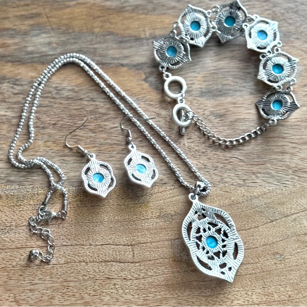 Vintage Inspired Bohemian 3-Piece Faux Turquoise Set Necklace Earrings Bracelet - Picture 8 of 13